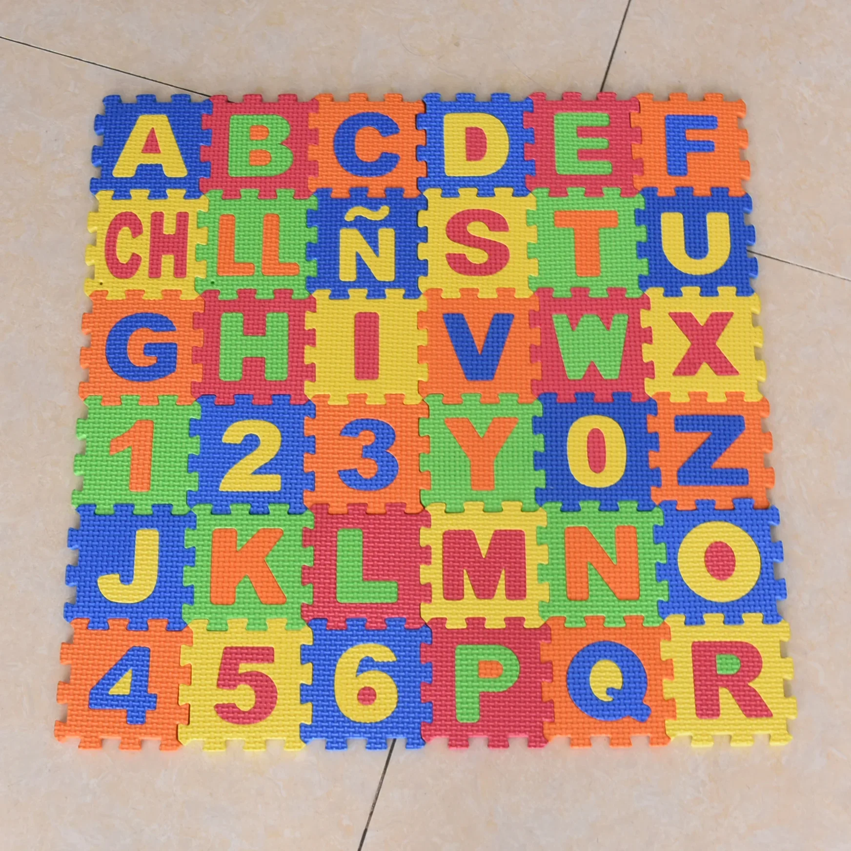 Tapis de jeu 36 pièces 9cm nom - Baby Nursery Cushion avis et prix